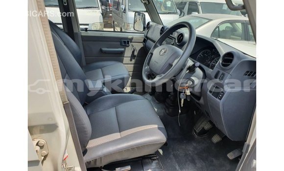 Buy Import Toyota Land Cruiser White Car in Import - Dubai in Kampot Province Buy Import Toyota Land Cruiser White Car in Import - Dubai in Kampot Province