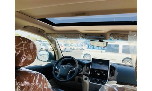 Acheter Import Voiture Toyota Land Cruiser Blanc à Import - Dubai, Kampot Province Acheter Import Voiture Toyota Land Cruiser Blanc à Import - Dubai, Kampot Province