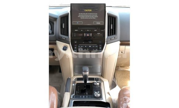 Acheter Import Voiture Toyota Land Cruiser Blanc à Import - Dubai, Kampot Province Acheter Import Voiture Toyota Land Cruiser Blanc à Import - Dubai, Kampot Province