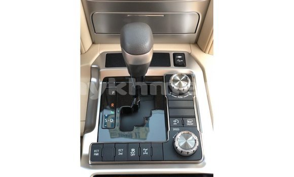 Acheter Import Voiture Toyota Land Cruiser Blanc à Import - Dubai, Kampot Province Acheter Import Voiture Toyota Land Cruiser Blanc à Import - Dubai, Kampot Province