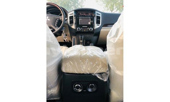 ទិញ នាំចូល Mitsubishi Pajero White ឡាន} ក្នុង Import - Dubai ក្នុង Kampot Province ទិញ នាំចូល Mitsubishi Pajero White ឡាន} ក្នុង Import - Dubai ក្នុង Kampot Province