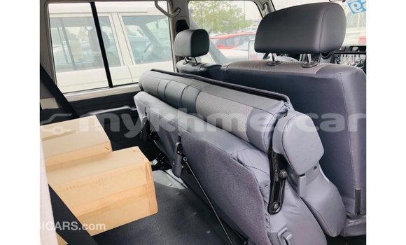ទិញ នាំចូល Toyota Land Cruiser White ឡាន} ក្នុង Import - Dubai ក្នុង Kampot Province ទិញ នាំចូល Toyota Land Cruiser White ឡាន} ក្នុង Import - Dubai ក្នុង Kampot Province