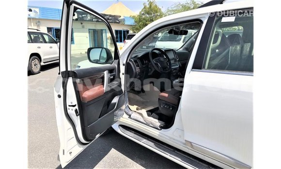 Buy Import Toyota Land Cruiser White Car in Import - Dubai in Kampot Province Buy Import Toyota Land Cruiser White Car in Import - Dubai in Kampot Province