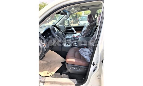 Buy Import Toyota Land Cruiser White Car in Import - Dubai in Kampot Province Buy Import Toyota Land Cruiser White Car in Import - Dubai in Kampot Province