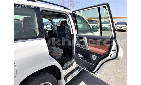 Buy Import Toyota Land Cruiser White Car in Import - Dubai in Kampot Province Buy Import Toyota Land Cruiser White Car in Import - Dubai in Kampot Province