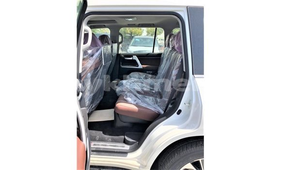 Buy Import Toyota Land Cruiser White Car in Import - Dubai in Kampot Province Buy Import Toyota Land Cruiser White Car in Import - Dubai in Kampot Province