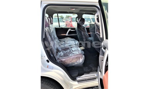 Buy Import Toyota Land Cruiser White Car in Import - Dubai in Kampot Province Buy Import Toyota Land Cruiser White Car in Import - Dubai in Kampot Province