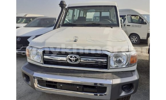 Buy Import Toyota Land Cruiser White Car in Import - Dubai in Kampot Province Buy Import Toyota Land Cruiser White Car in Import - Dubai in Kampot Province