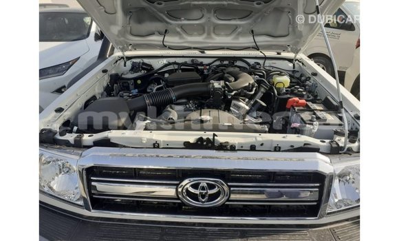 Buy Import Toyota Land Cruiser White Car in Import - Dubai in Kampot Province Buy Import Toyota Land Cruiser White Car in Import - Dubai in Kampot Province