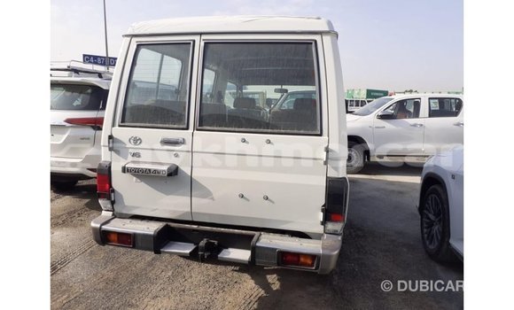 Buy Import Toyota Land Cruiser White Car in Import - Dubai in Kampot Province Buy Import Toyota Land Cruiser White Car in Import - Dubai in Kampot Province