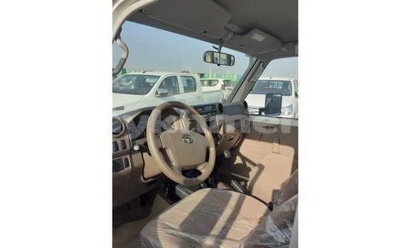 Buy Import Toyota Land Cruiser White Car in Import - Dubai in Kampot Province Buy Import Toyota Land Cruiser White Car in Import - Dubai in Kampot Province