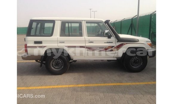 Buy Import Toyota Land Cruiser White Car in Import - Dubai in Kampot Province Buy Import Toyota Land Cruiser White Car in Import - Dubai in Kampot Province