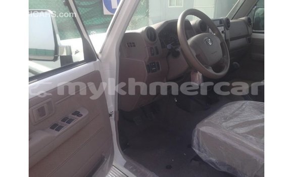 Buy Import Toyota Land Cruiser White Car in Import - Dubai in Kampot Province Buy Import Toyota Land Cruiser White Car in Import - Dubai in Kampot Province
