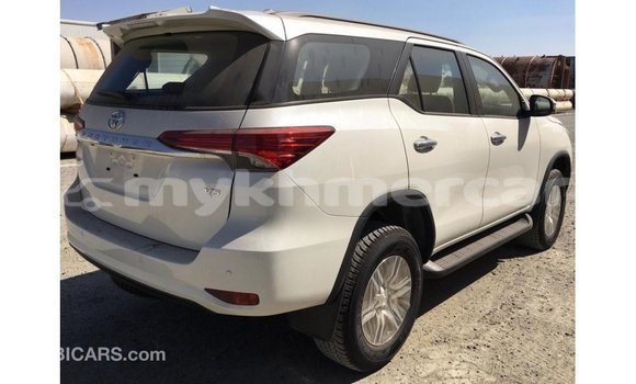 Buy Import Toyota Fortuner White Car in Import - Dubai in Kampot Province Buy Import Toyota Fortuner White Car in Import - Dubai in Kampot Province