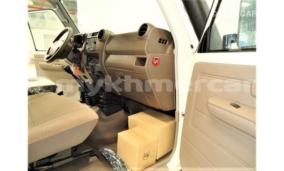 Buy Import Toyota Land Cruiser White Car in Import - Dubai in Kampot Province Buy Import Toyota Land Cruiser White Car in Import - Dubai in Kampot Province