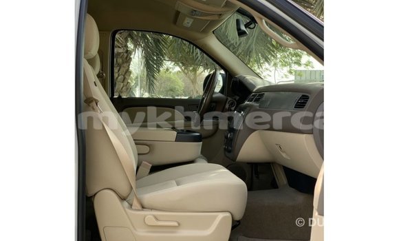 Acheter Import Voiture Chevrolet Tahoe Blanc à Import - Dubai, Kampot Province Acheter Import Voiture Chevrolet Tahoe Blanc à Import - Dubai, Kampot Province