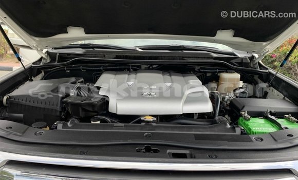 Acheter Import Voiture Toyota Land Cruiser Blanc à Import - Dubai, Kampot Province Acheter Import Voiture Toyota Land Cruiser Blanc à Import - Dubai, Kampot Province