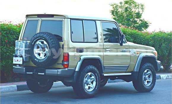 Acheter Import Voiture Toyota Land Cruiser Beige à Import - Dubai, Kampot Province Acheter Import Voiture Toyota Land Cruiser Beige à Import - Dubai, Kampot Province