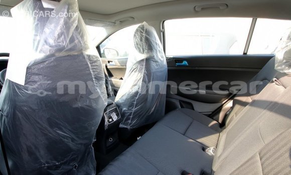 Buy Import Kia Sportage White Car in Import - Dubai in Kampot Province Buy Import Kia Sportage White Car in Import - Dubai in Kampot Province
