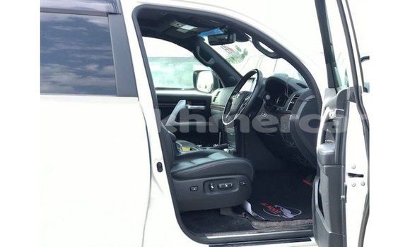 Buy Import Toyota Land Cruiser White Car in Import - Dubai in Kampot Province Buy Import Toyota Land Cruiser White Car in Import - Dubai in Kampot Province