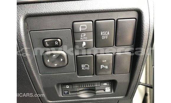 Buy Import Toyota Land Cruiser White Car in Import - Dubai in Kampot Province Buy Import Toyota Land Cruiser White Car in Import - Dubai in Kampot Province