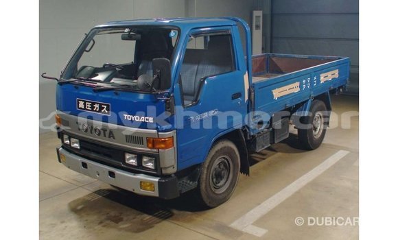 Buy Import Toyota HiAce Blue Truck in Import - Dubai in Kampot Province Buy Import Toyota HiAce Blue Truck in Import - Dubai in Kampot Province