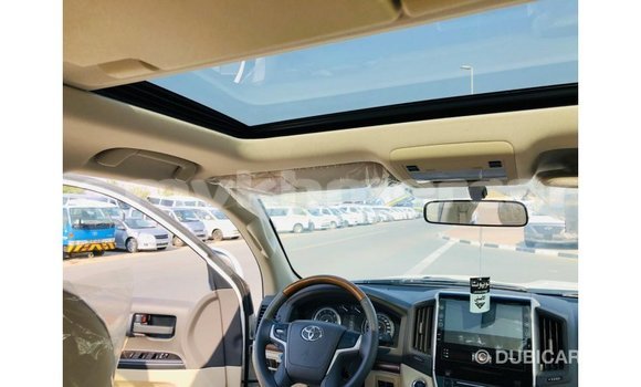 Acheter Import Voiture Toyota Land Cruiser Blanc à Import - Dubai, Kampot Province Acheter Import Voiture Toyota Land Cruiser Blanc à Import - Dubai, Kampot Province