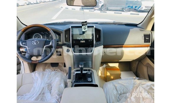 Acheter Import Voiture Toyota Land Cruiser Blanc à Import - Dubai, Kampot Province Acheter Import Voiture Toyota Land Cruiser Blanc à Import - Dubai, Kampot Province