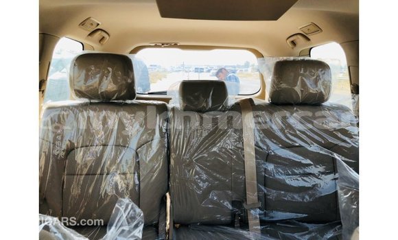 Acheter Import Voiture Toyota Land Cruiser Blanc à Import - Dubai, Kampot Province Acheter Import Voiture Toyota Land Cruiser Blanc à Import - Dubai, Kampot Province