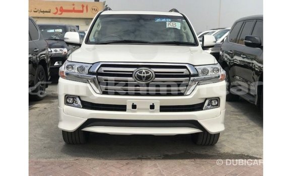 Acheter Import Voiture Toyota Land Cruiser Blanc à Import - Dubai, Kampot Province Acheter Import Voiture Toyota Land Cruiser Blanc à Import - Dubai, Kampot Province