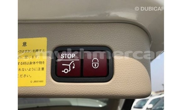 Acheter Import Voiture Mercedes-Benz 190 (W201) Blanc à Import - Dubai, Kampot Province Acheter Import Voiture Mercedes-Benz 190 (W201) Blanc à Import - Dubai, Kampot Province