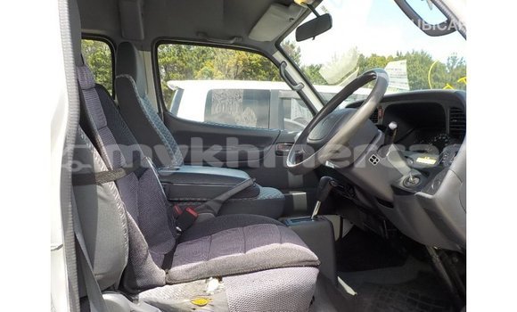 Buy Import Toyota Hiace White Car in Import - Dubai in Kampot Province Buy Import Toyota Hiace White Car in Import - Dubai in Kampot Province