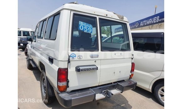 Buy Import Toyota Land Cruiser White Car in Import - Dubai in Kampot Province Buy Import Toyota Land Cruiser White Car in Import - Dubai in Kampot Province