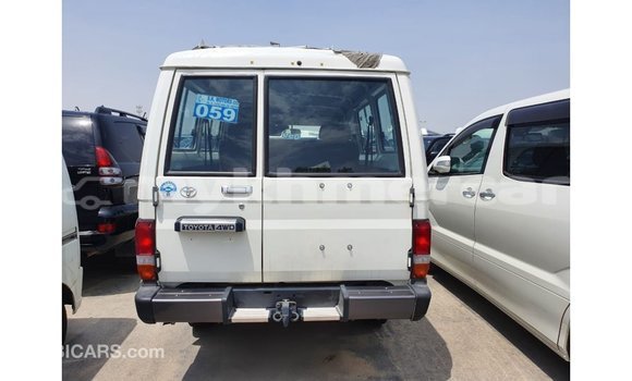 Buy Import Toyota Land Cruiser White Car in Import - Dubai in Kampot Province Buy Import Toyota Land Cruiser White Car in Import - Dubai in Kampot Province