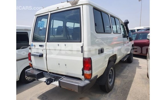 Buy Import Toyota Land Cruiser White Car in Import - Dubai in Kampot Province Buy Import Toyota Land Cruiser White Car in Import - Dubai in Kampot Province