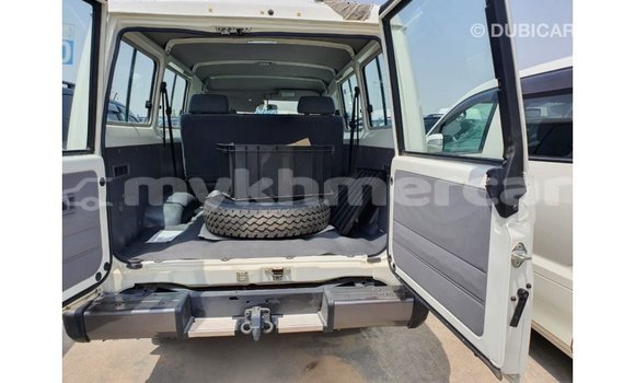 Buy Import Toyota Land Cruiser White Car in Import - Dubai in Kampot Province Buy Import Toyota Land Cruiser White Car in Import - Dubai in Kampot Province