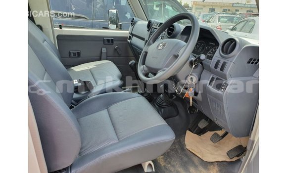 Buy Import Toyota Land Cruiser White Car in Import - Dubai in Kampot Province Buy Import Toyota Land Cruiser White Car in Import - Dubai in Kampot Province