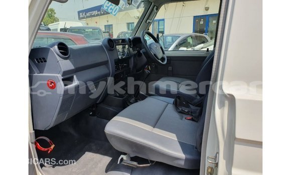 Buy Import Toyota Land Cruiser White Car in Import - Dubai in Kampot Province Buy Import Toyota Land Cruiser White Car in Import - Dubai in Kampot Province