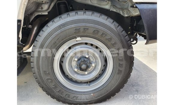 Buy Import Toyota Land Cruiser White Car in Import - Dubai in Kampot Province Buy Import Toyota Land Cruiser White Car in Import - Dubai in Kampot Province