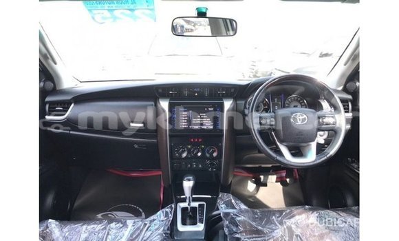 Buy Import Toyota Fortuner White Car in Import - Dubai in Kampot Province Buy Import Toyota Fortuner White Car in Import - Dubai in Kampot Province