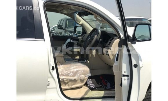 ទិញ នាំចូល Toyota Land Cruiser White ឡាន} ក្នុង Import - Dubai ក្នុង Kampot Province ទិញ នាំចូល Toyota Land Cruiser White ឡាន} ក្នុង Import - Dubai ក្នុង Kampot Province