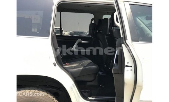 Buy Import Toyota Land Cruiser White Car in Import - Dubai in Kampot Province Buy Import Toyota Land Cruiser White Car in Import - Dubai in Kampot Province