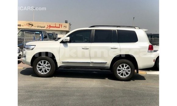 Buy Import Toyota Land Cruiser White Car in Import - Dubai in Kampot Province Buy Import Toyota Land Cruiser White Car in Import - Dubai in Kampot Province