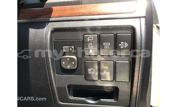Buy Import Toyota Land Cruiser White Car in Import - Dubai in Kampot Province Buy Import Toyota Land Cruiser White Car in Import - Dubai in Kampot Province