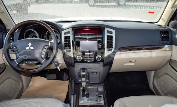 Acheter Import Voiture Mitsubishi Pajero Blanc à Import - Dubai, Kampot Province Acheter Import Voiture Mitsubishi Pajero Blanc à Import - Dubai, Kampot Province