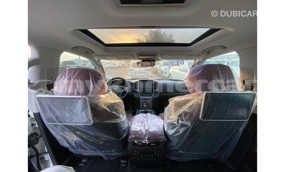 Acheter Import Utilitaire Toyota DA Blanc à Import - Dubai, Kampot Province Acheter Import Utilitaire Toyota DA Blanc à Import - Dubai, Kampot Province