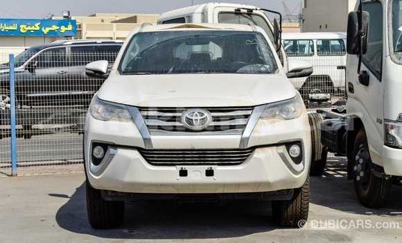 Acheter Import Voiture Toyota Fortuner Blanc à Import - Dubai, Kampot Province Acheter Import Voiture Toyota Fortuner Blanc à Import - Dubai, Kampot Province