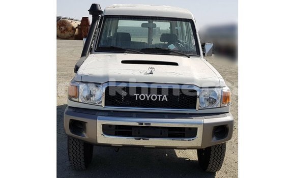 Buy Import Toyota Land Cruiser White Car in Import - Dubai in Kampot Province