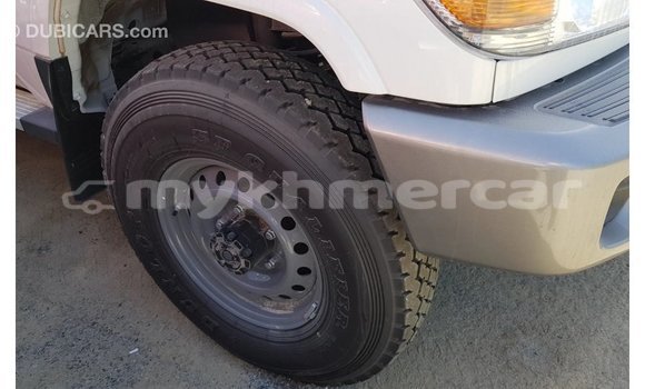 Buy Import Toyota Land Cruiser White Car in Import - Dubai in Kampot Province Buy Import Toyota Land Cruiser White Car in Import - Dubai in Kampot Province