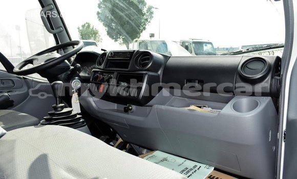 Acheter Import Utilitaire Hino 300 Series Blanc à Import - Dubai, Kampot Province Acheter Import Utilitaire Hino 300 Series Blanc à Import - Dubai, Kampot Province